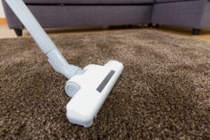 Cleaning a carpet with a vacuum cleaner